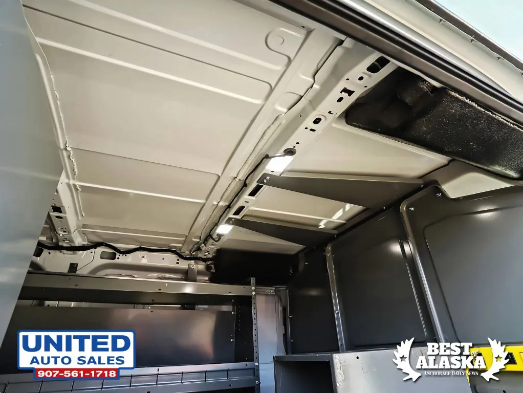 Ford Transit-250 photo 38