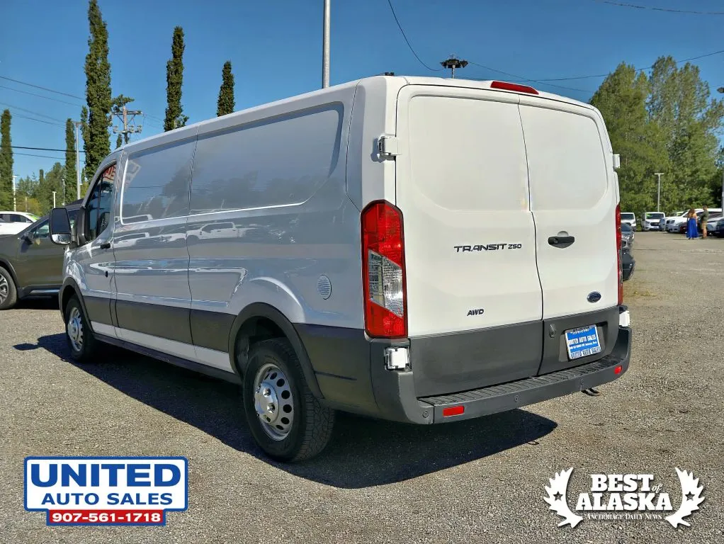 Ford Transit-250 photo 10