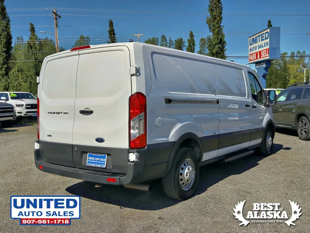 Ford Transit-250 photo 9