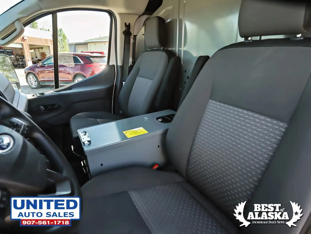 Ford Transit-250 photo 28