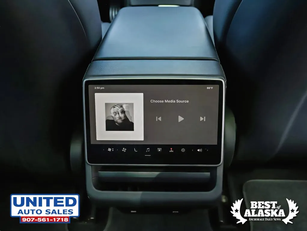 Tesla Model 3 photo 47