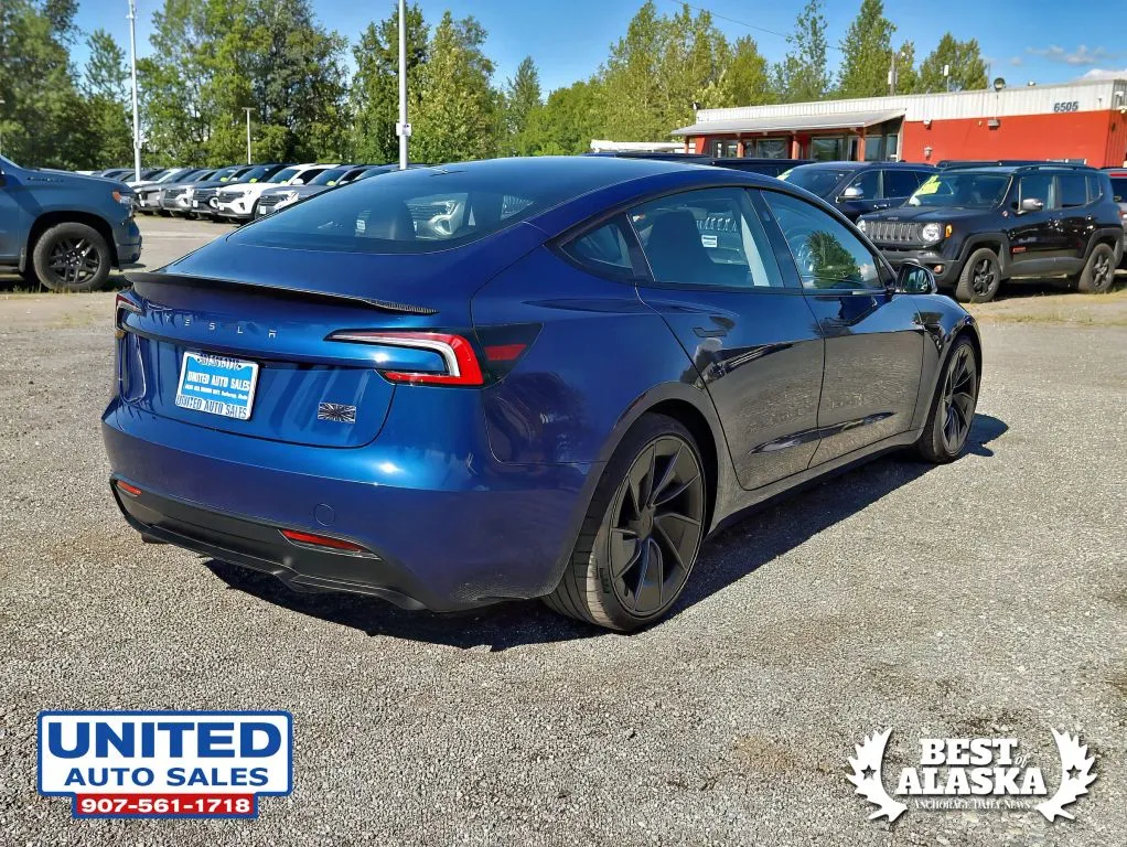 Tesla Model 3 photo 8