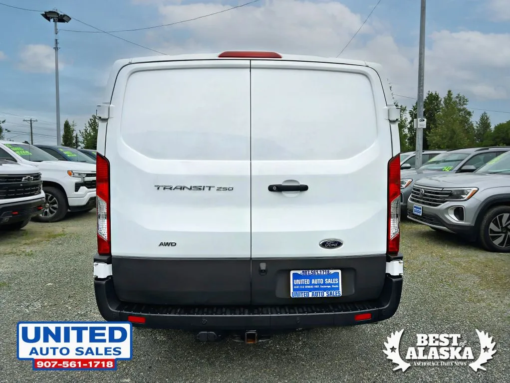 Ford Transit-250 photo 9