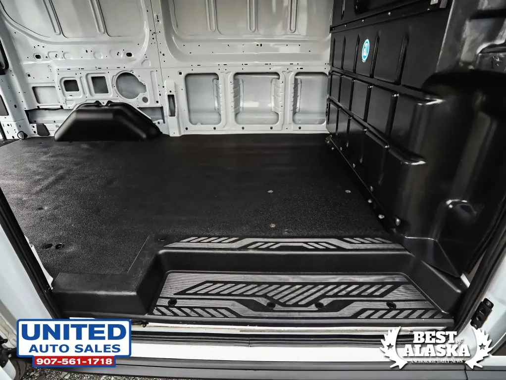 Ford Transit-250 photo 60