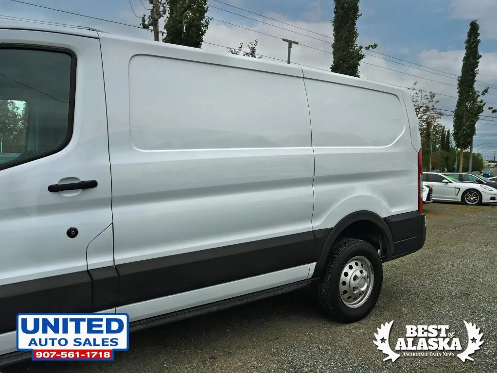 Ford Transit-250 photo 21