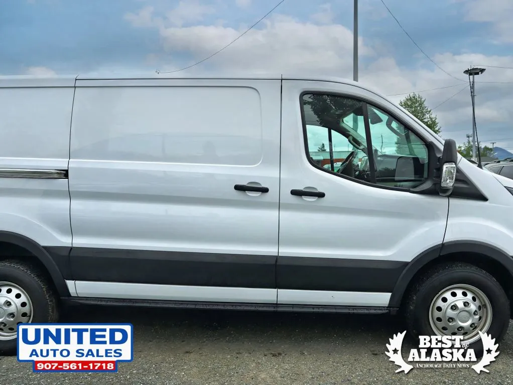 Ford Transit-250 photo 23