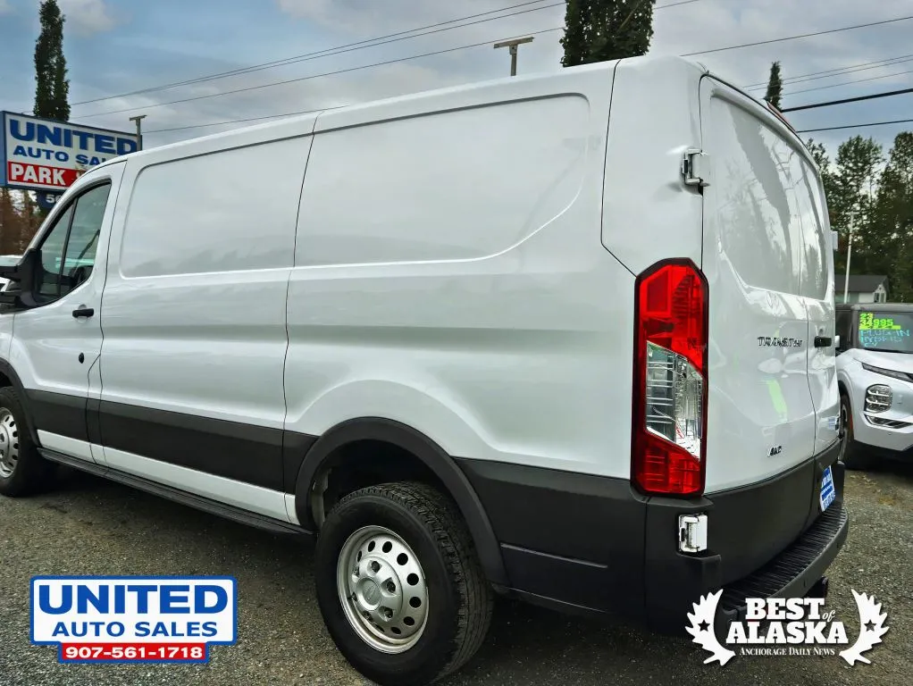 Ford Transit-250 photo 22