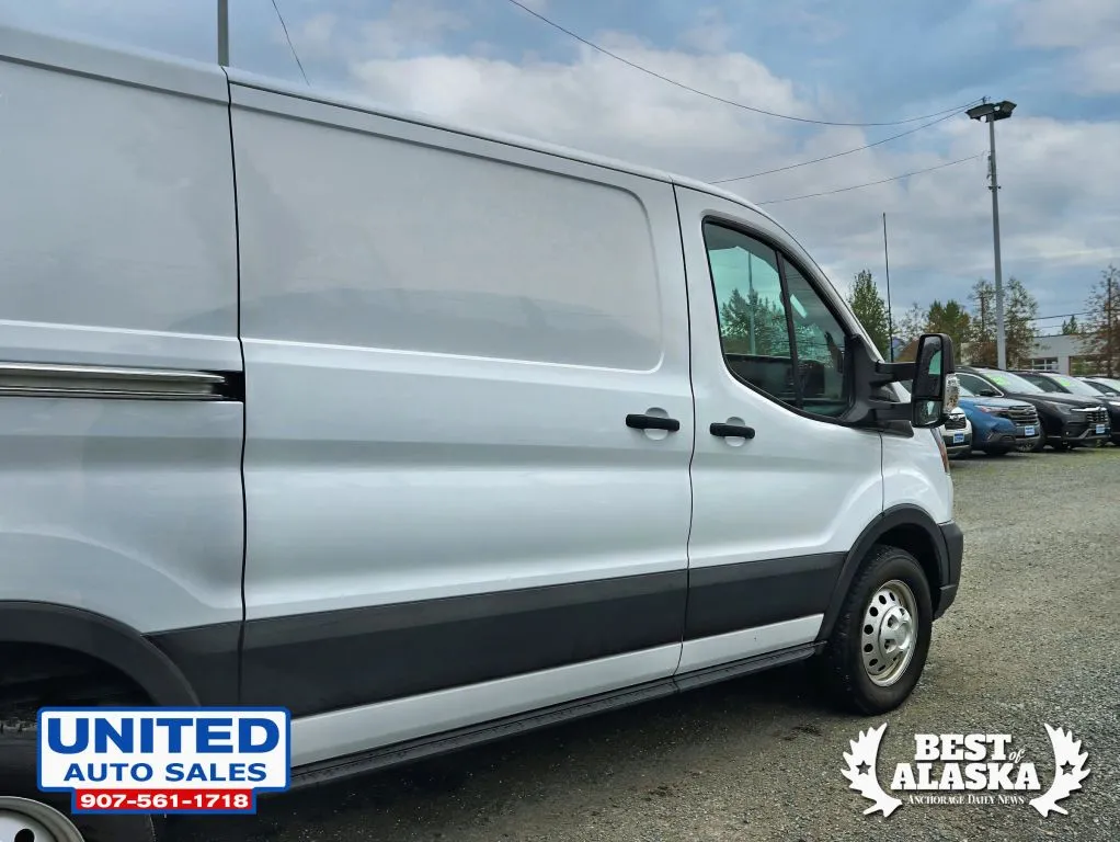Ford Transit-250 photo 24