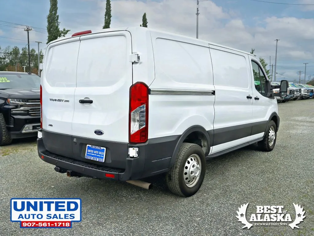 Ford Transit-250 photo 10