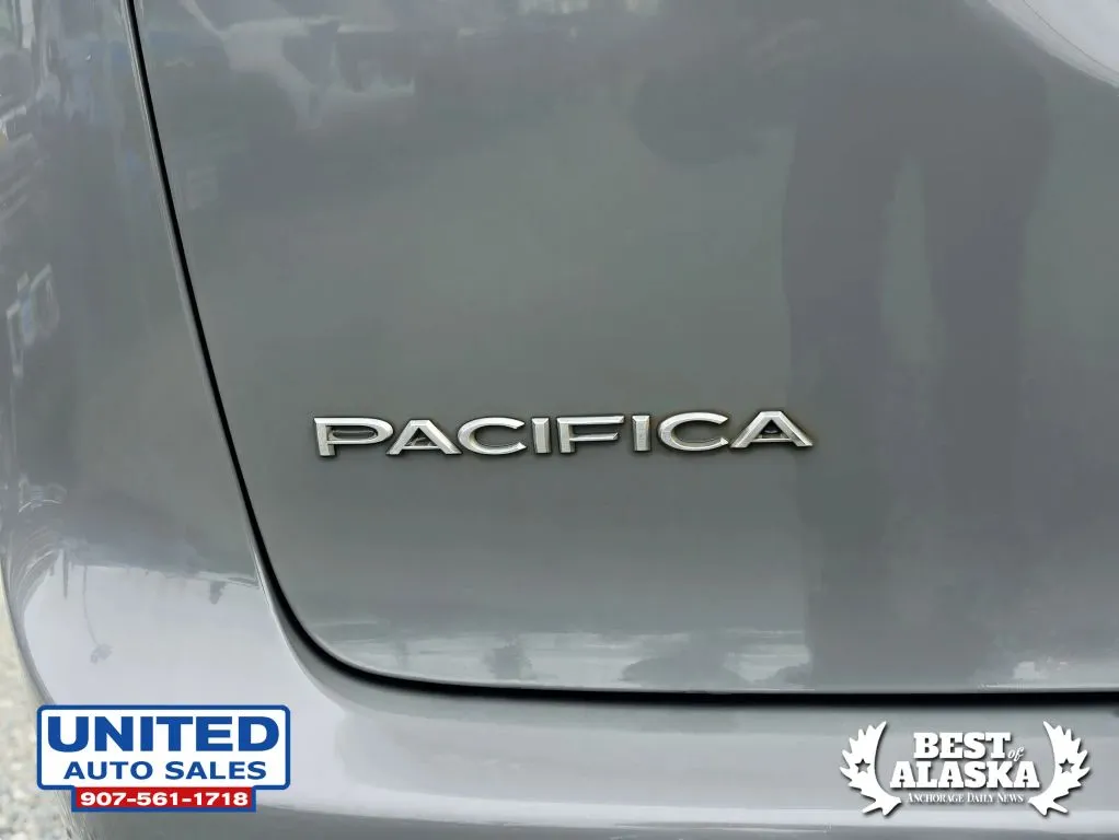 Chrysler Pacifica photo 25