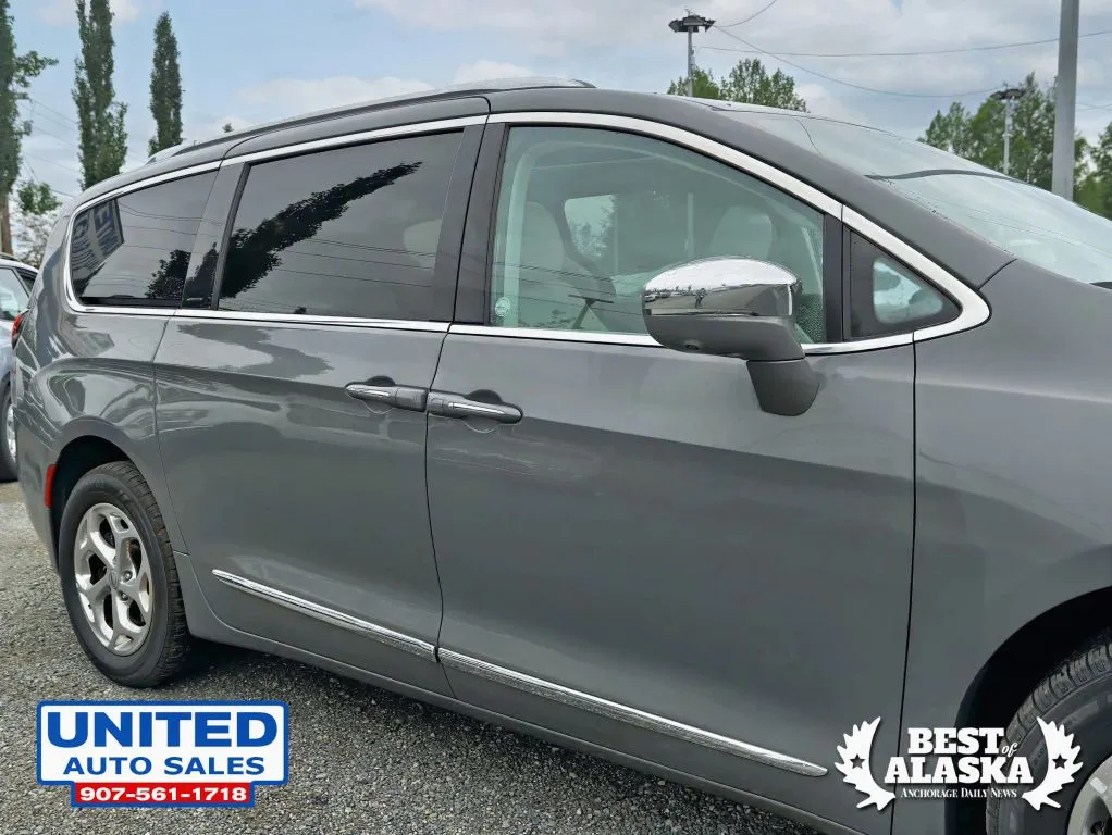 Chrysler Pacifica photo 6
