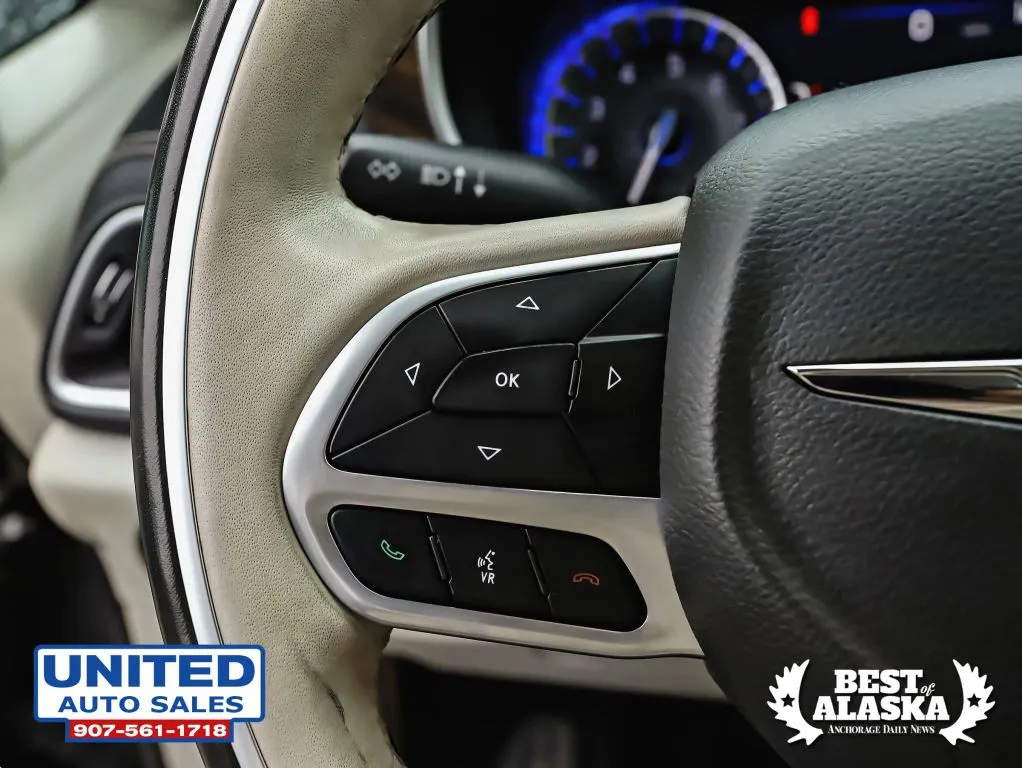 Chrysler Pacifica photo 35