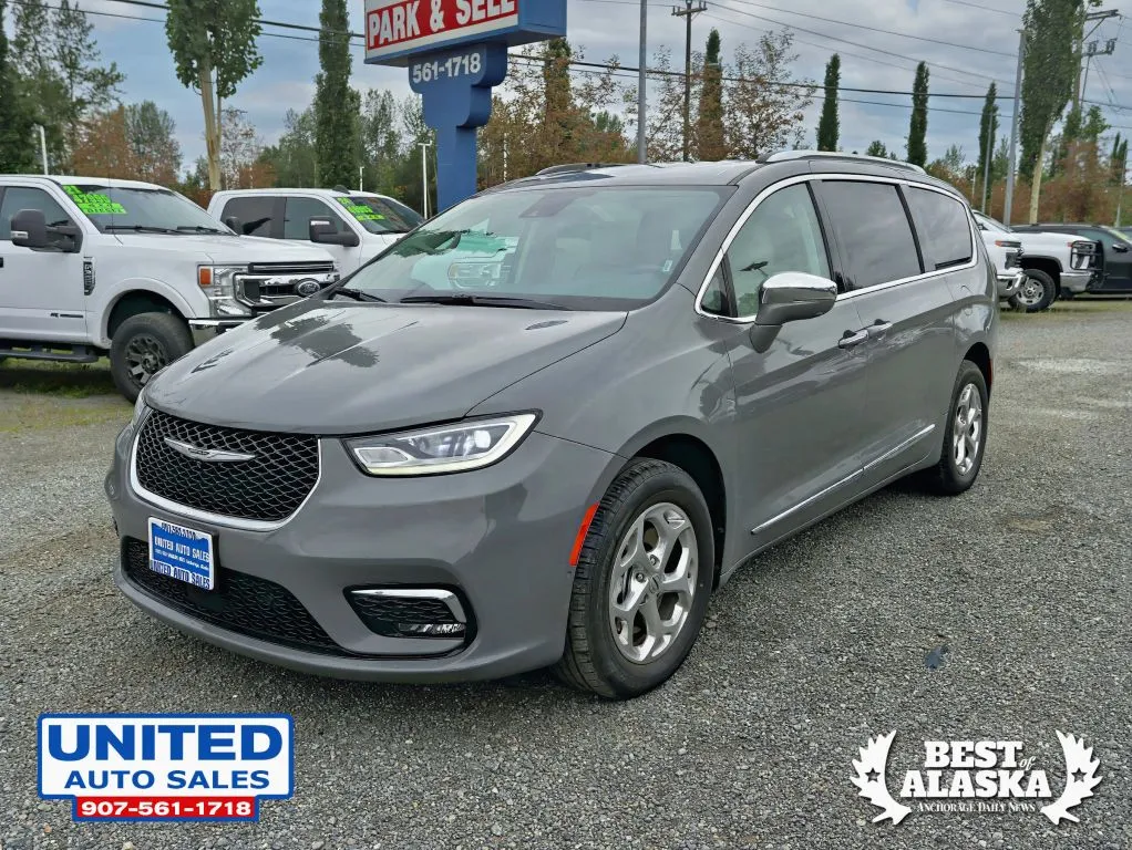 Chrysler Pacifica photo 3