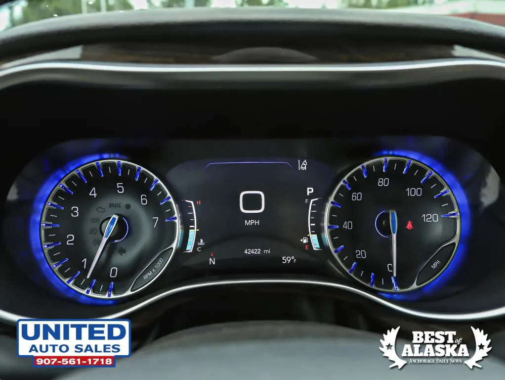 Chrysler Pacifica photo 11