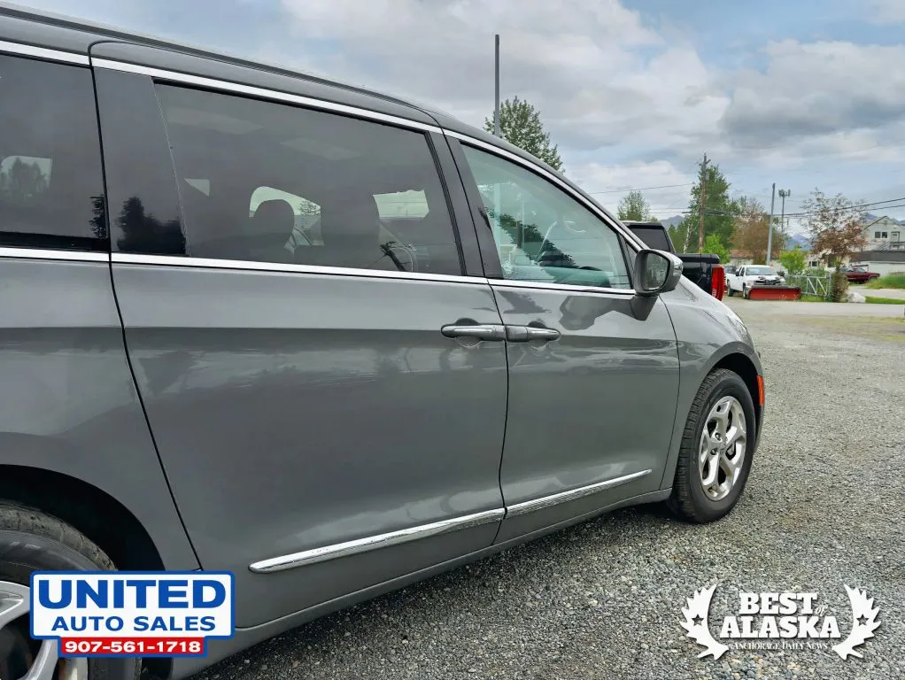 Chrysler Pacifica photo 23