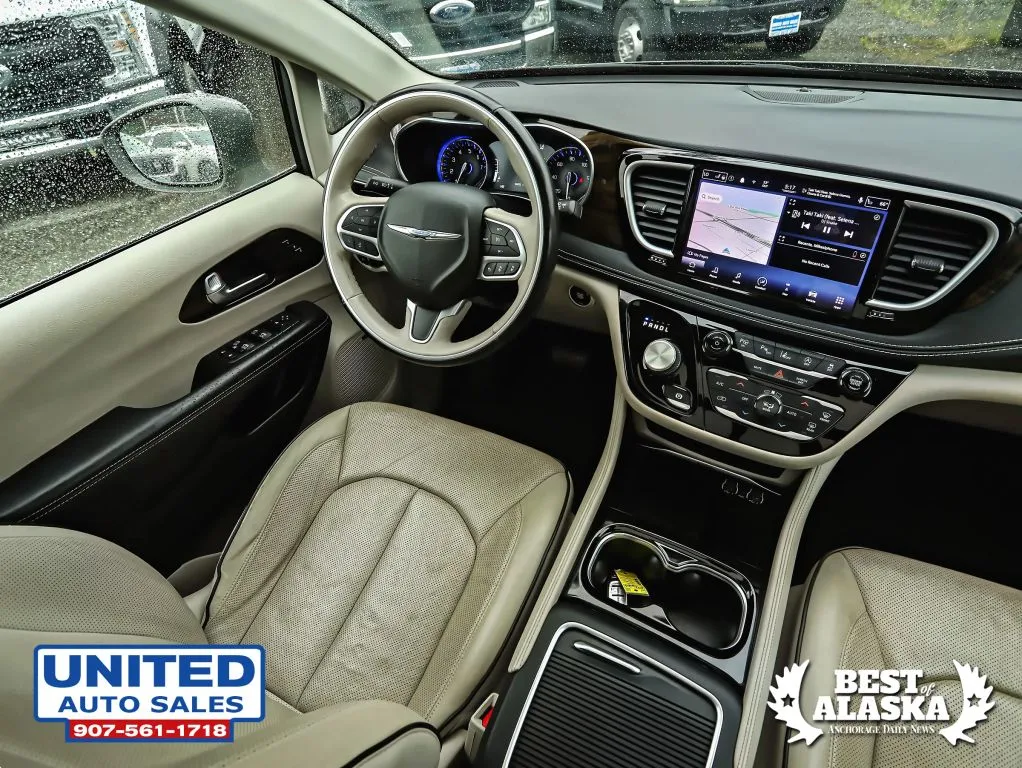 Chrysler Pacifica photo 17