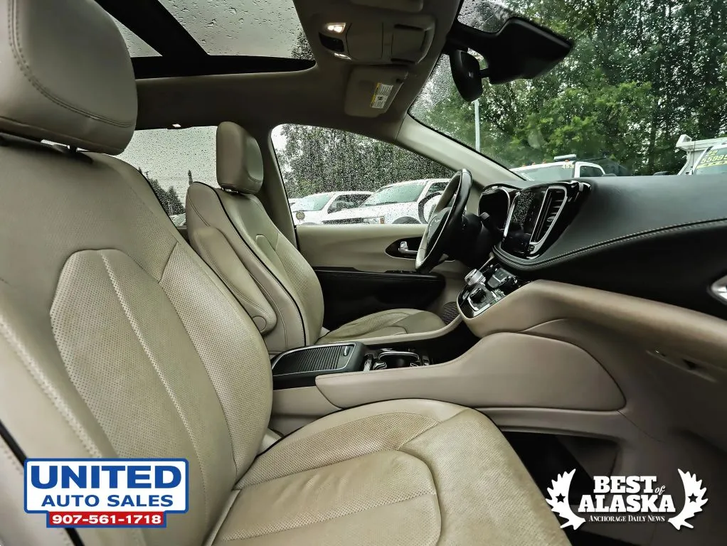 Chrysler Pacifica photo 15