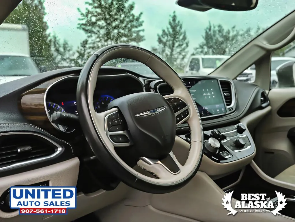 Chrysler Pacifica photo 12