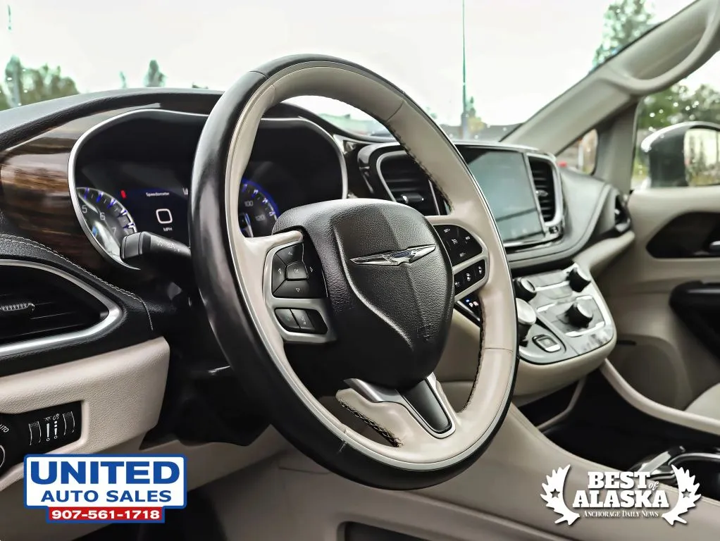 Chrysler Pacifica photo 12