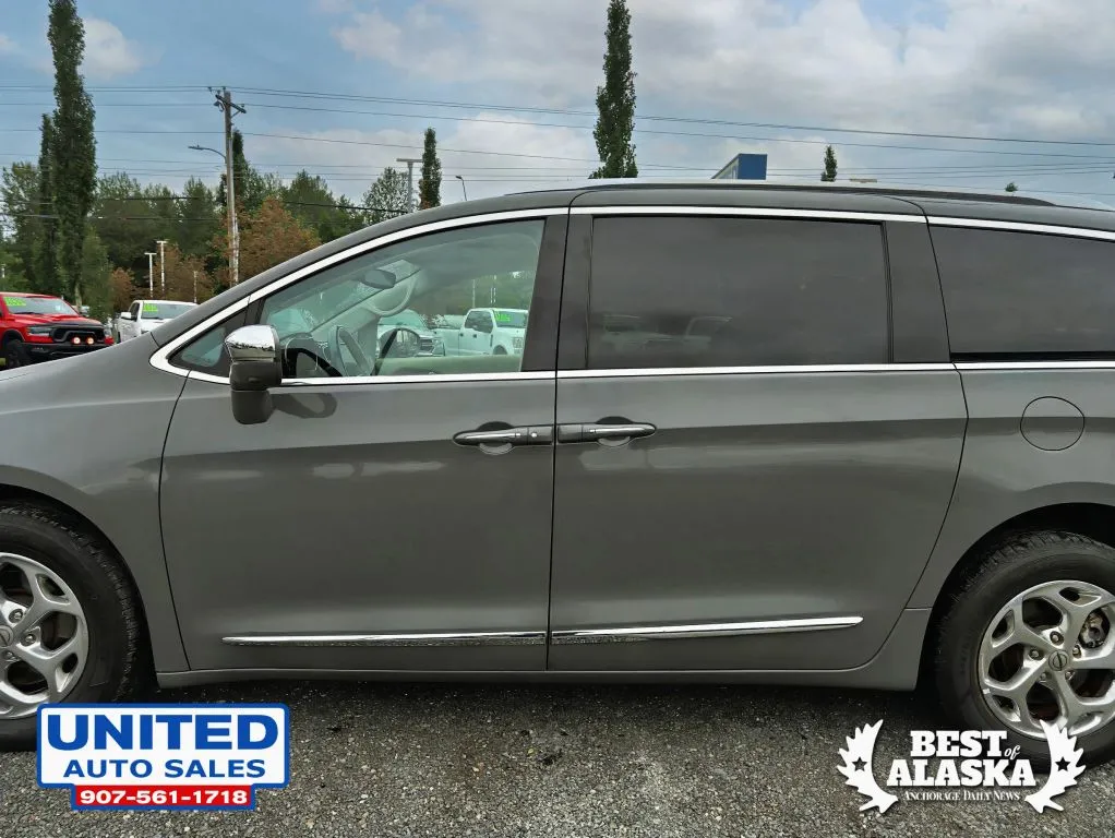 Chrysler Pacifica photo 25