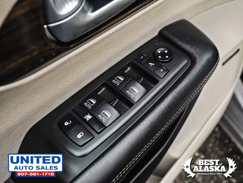 Chrysler Pacifica photo 14