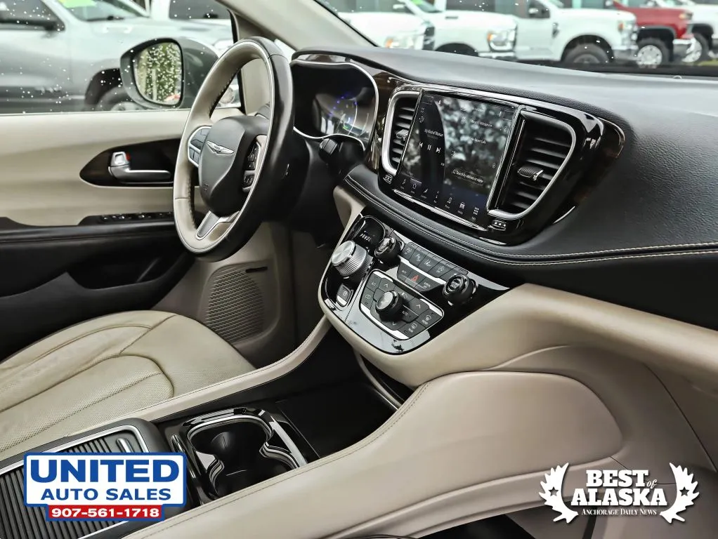 Chrysler Pacifica photo 17