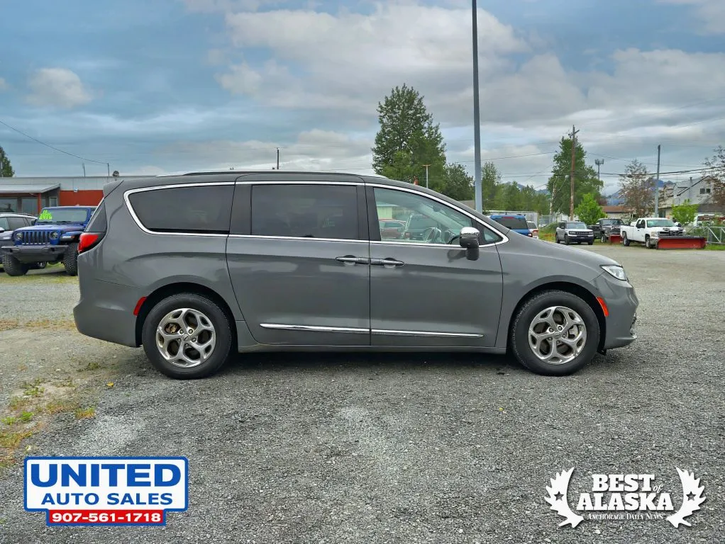 Chrysler Pacifica photo 5