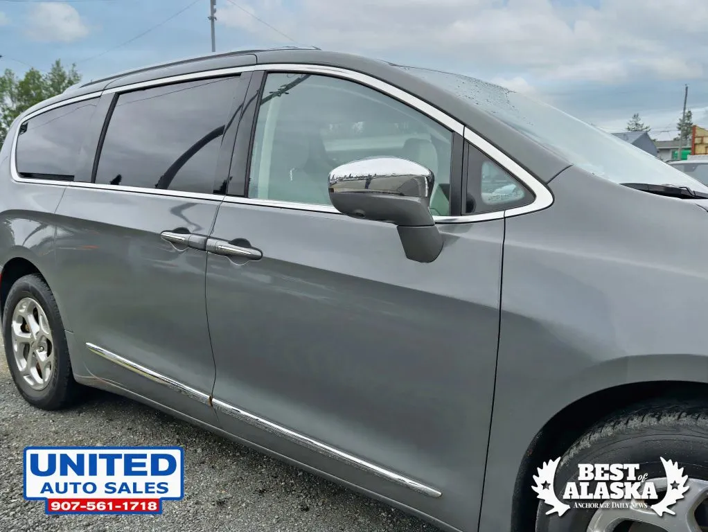 Chrysler Pacifica photo 24