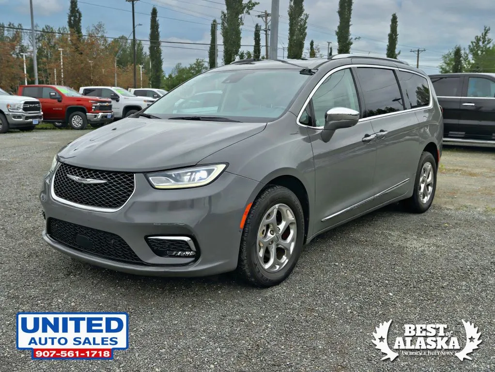 Chrysler Pacifica photo 3