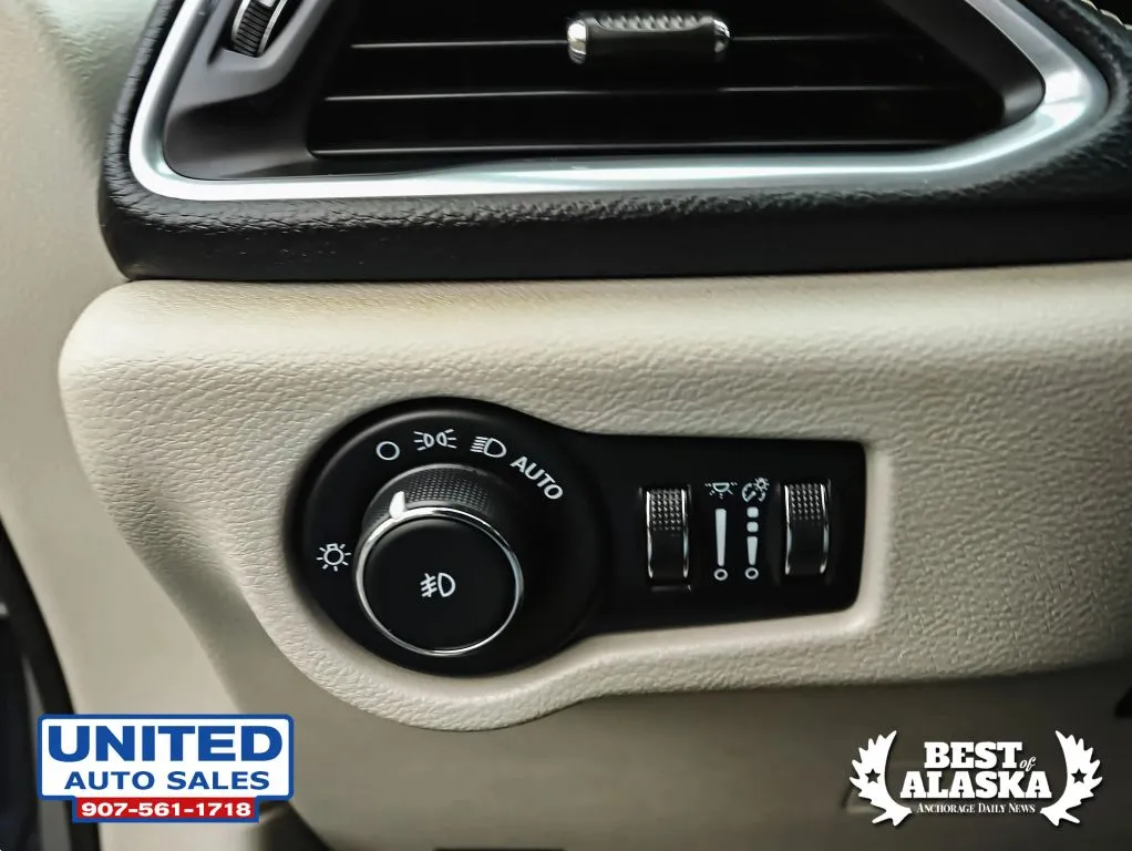 Chrysler Pacifica photo 37