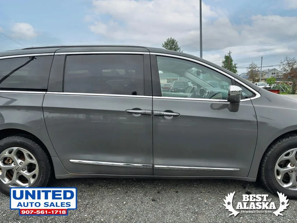 Chrysler Pacifica photo 22