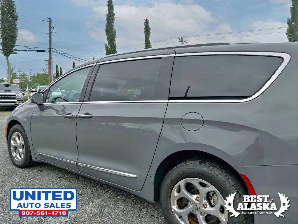 Chrysler Pacifica photo 7
