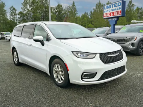 White 2023 Chrysler Pacifica Touring L Van 4D for sale in Anchorage, AK
