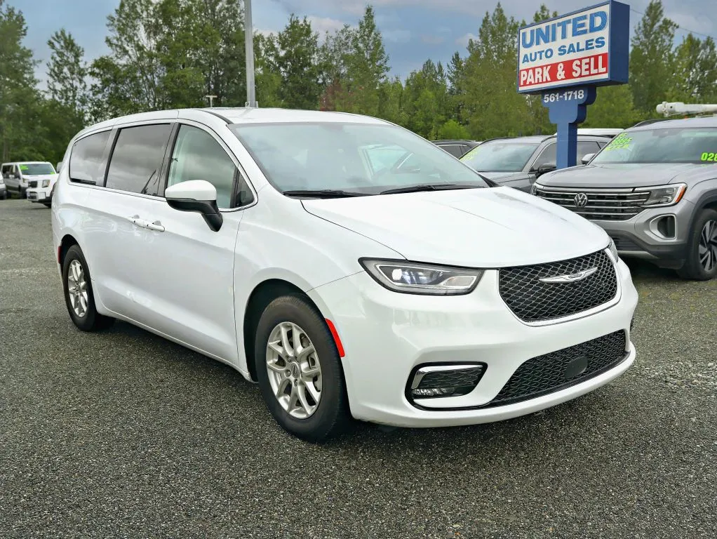 White 2023 Chrysler Pacifica Touring L Van 4D for sale in Anchorage, AK