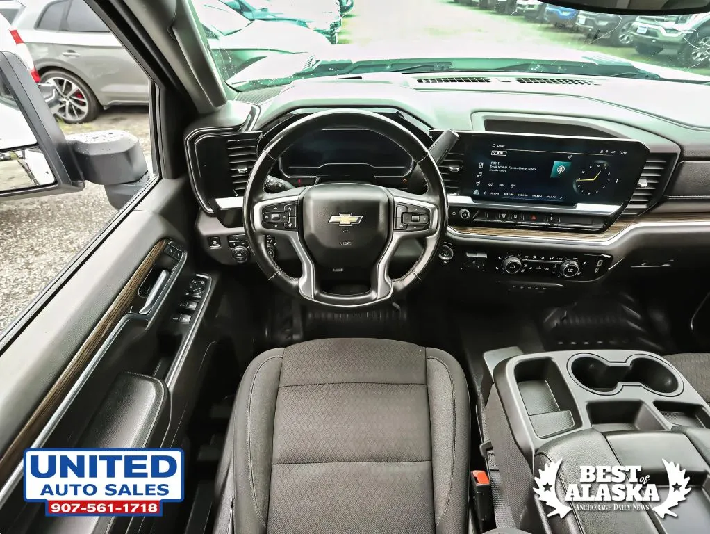 Chevrolet Silverado photo 17