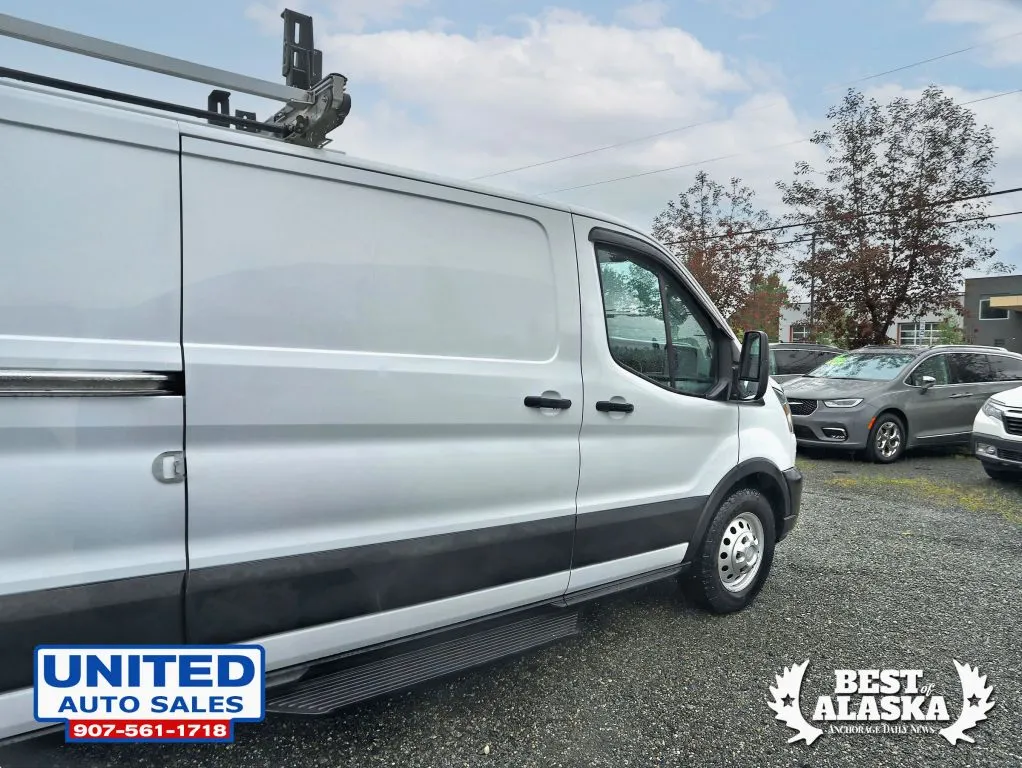Ford Transit-150 photo 23