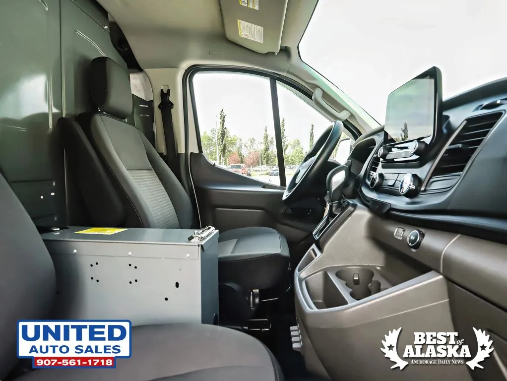 Ford Transit-150 photo 49