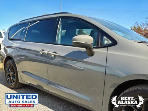 More photos of 2023 Chrysler Pacifica Touring L Van 4D at United Auto Sales, AK