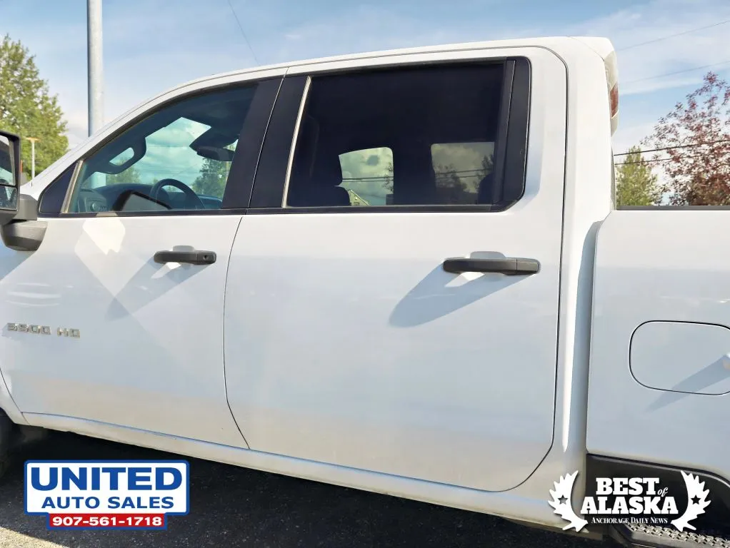 Chevrolet 3500HD photo 22