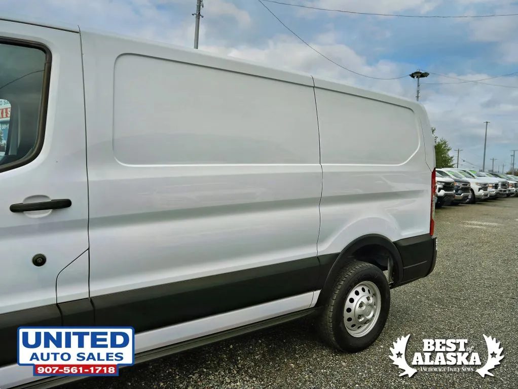 Ford Transit-150 photo 23