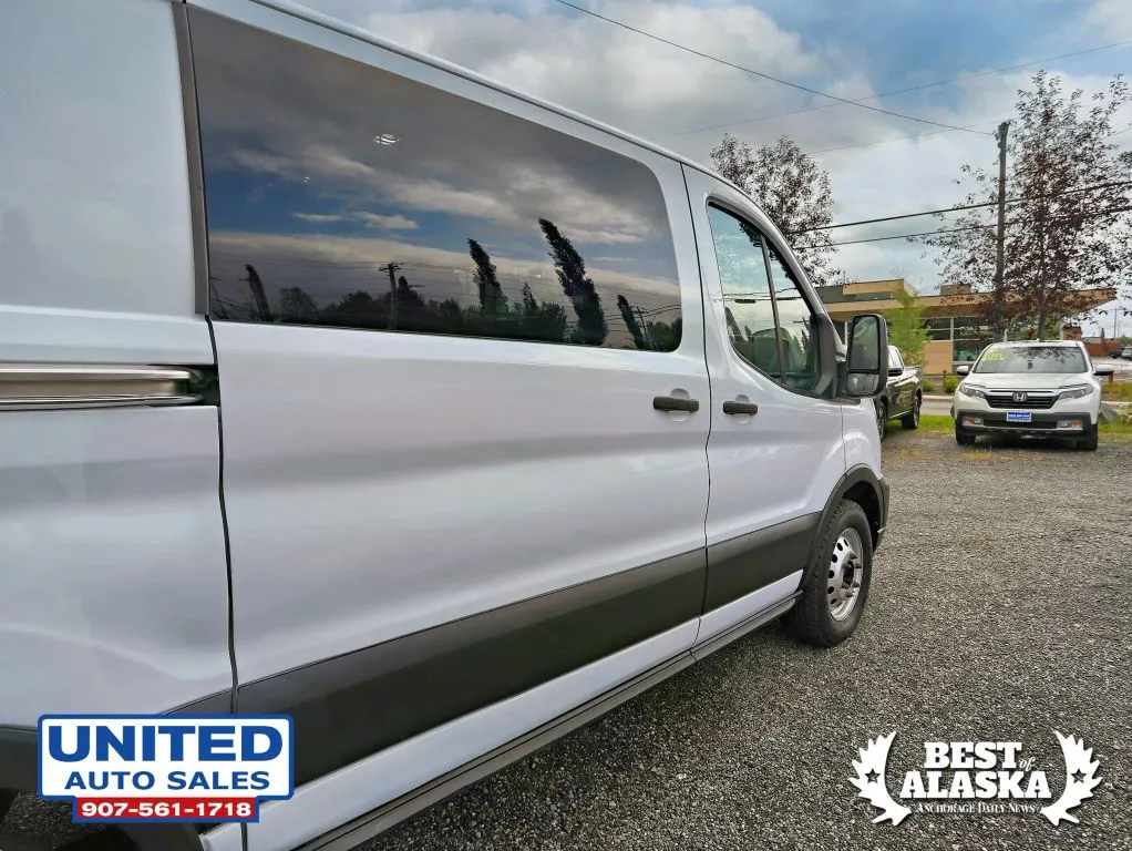 Ford Transit-150 photo 21