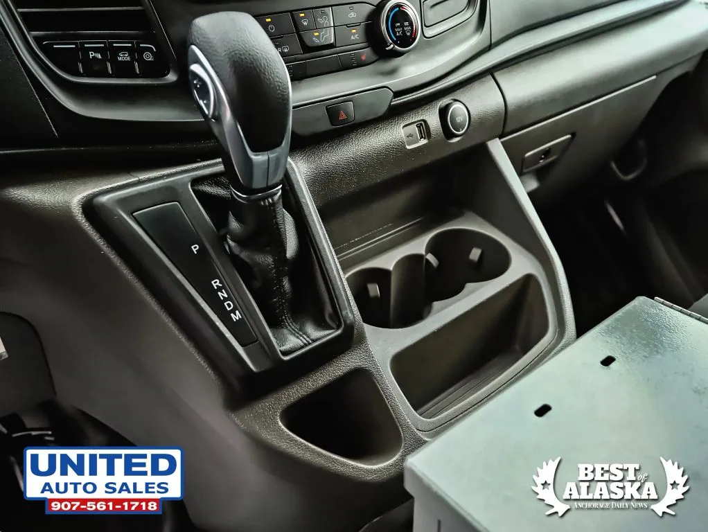 Ford Transit-150 photo 18