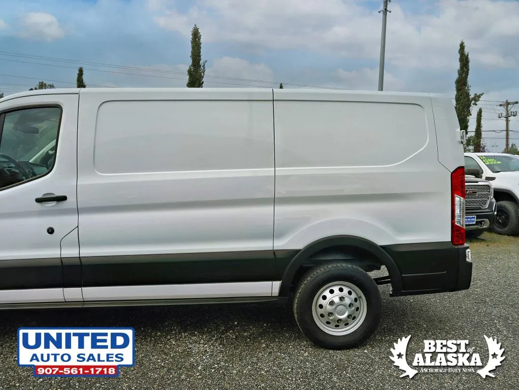 Ford Transit-150 photo 22