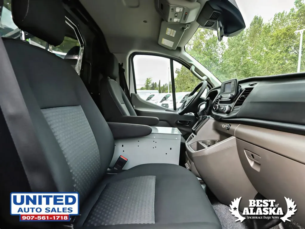 Ford Transit-150 photo 27