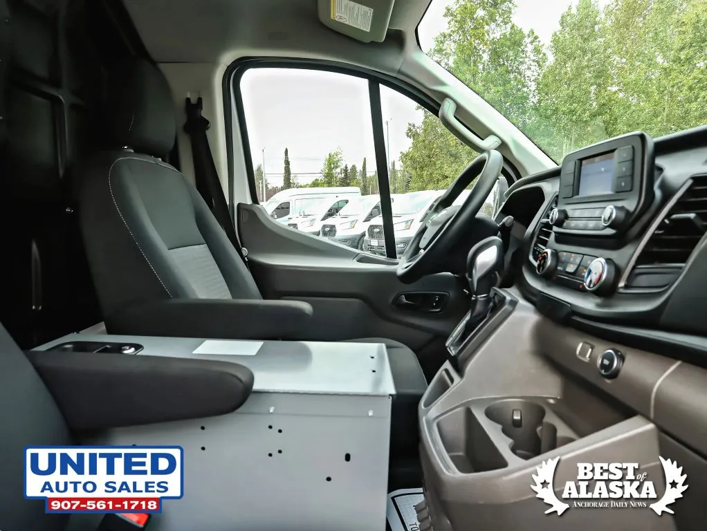 Ford Transit-150 photo 29