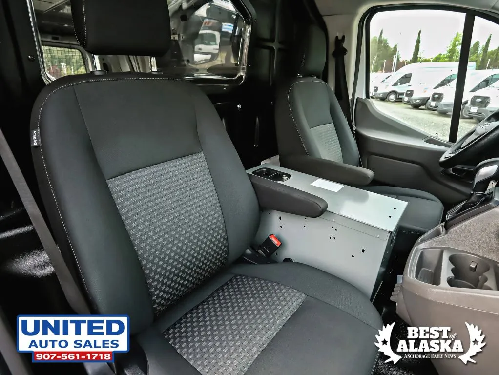 Ford Transit-150 photo 28