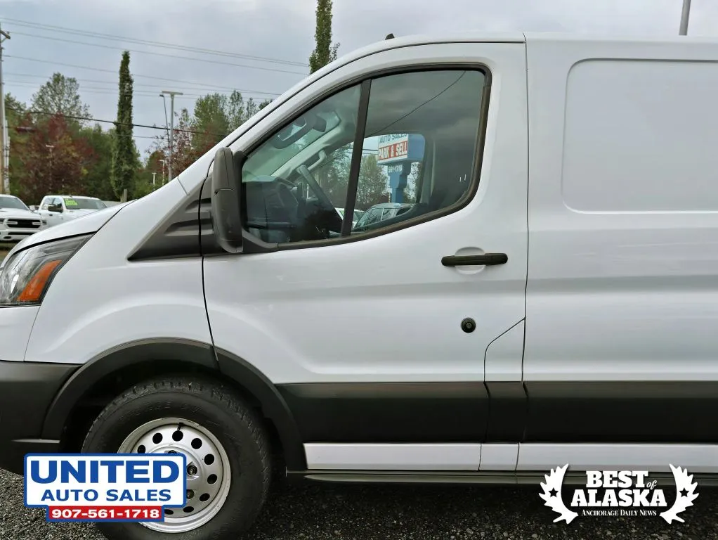 Ford Transit-150 photo 25