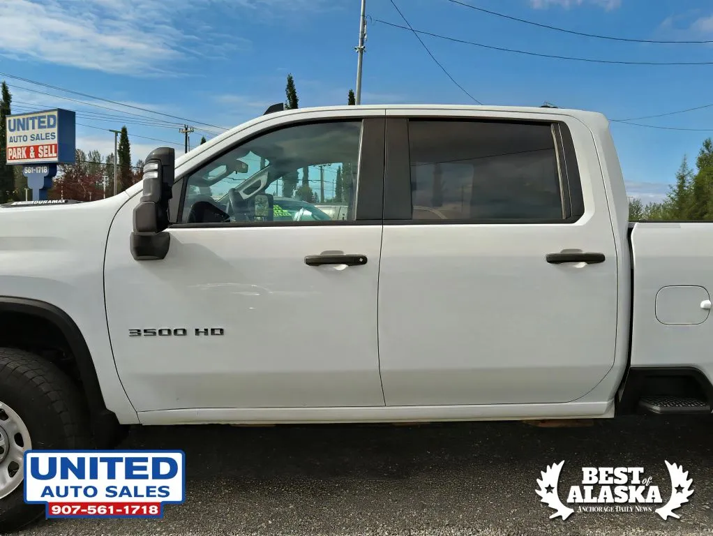 Chevrolet 3500HD photo 22