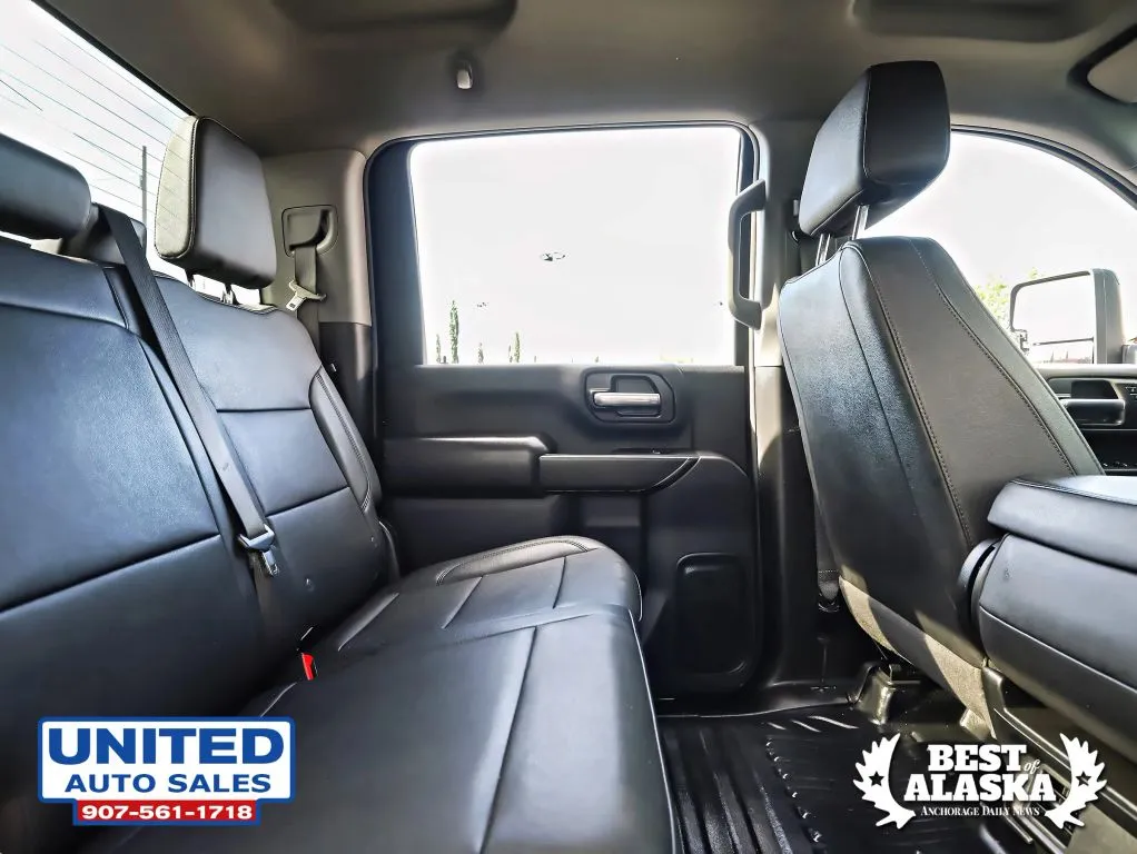 Chevrolet 3500HD photo 16
