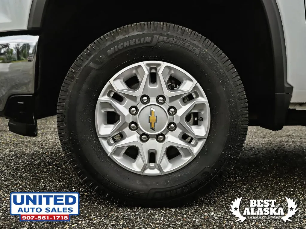 Chevrolet 3500HD photo 29